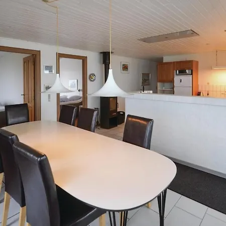 Awesome In Frostrup With House Sea View Semesterbostad