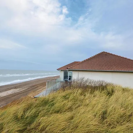 Awesome In Frostrup With House Sea View Semesterbostad